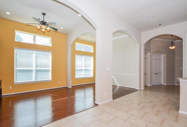 Building Photo - 6411 Edinburgh Ct