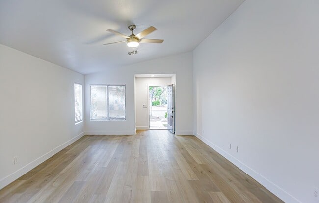 Building Photo - Stunning 3-bedroom One Story Home