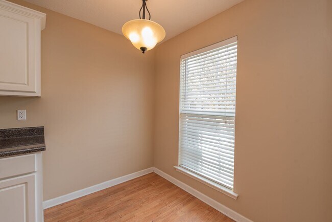 Building Photo - $1,150 - 2 Bed/2 Bath house in Harlem, with all appliances!