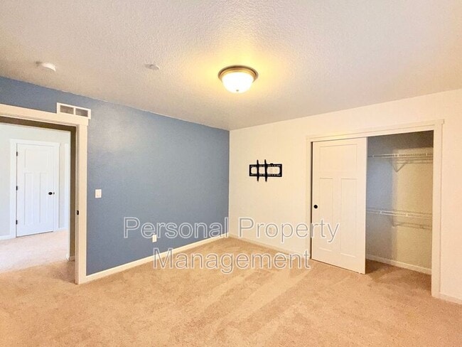 Building Photo - 3623 NE Sitka Dr