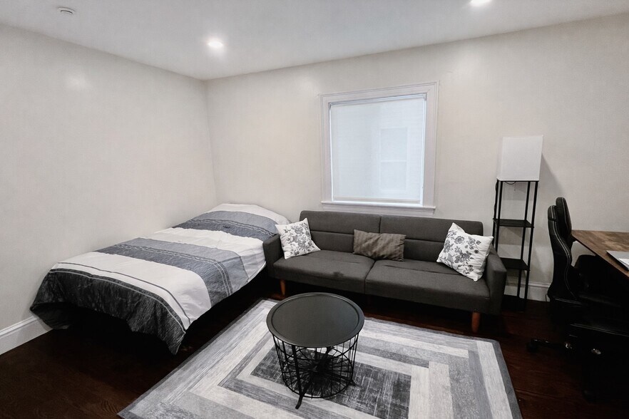 Bedroom 2 - 35 Foster St