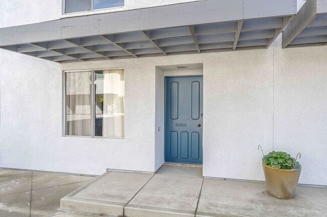Building Photo - SPACIOUS 2 Bed Townhouse in Garden Grove