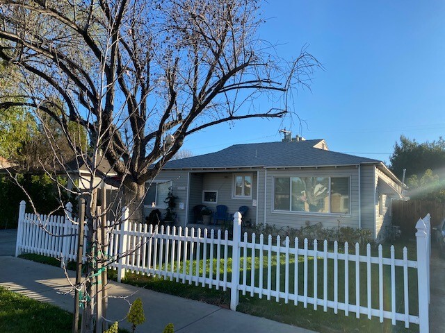 Primary Photo - 7526 Gloria Ave
