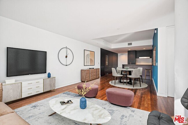 Building Photo - 6250 Hollywood Blvd