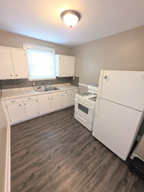 Building Photo - 2337 Burnside Ave