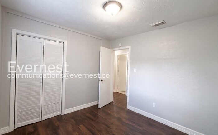 Building Photo - 1379 Dell Dale St