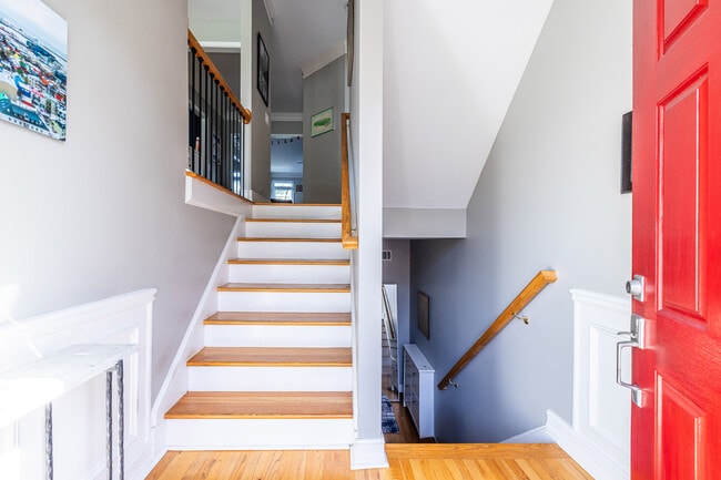 Building Photo - 2454 Vivian Cir