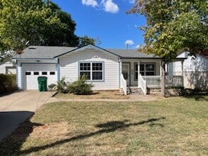 Building Photo - 2 Bedroom/1 Bath with a Bonus Room