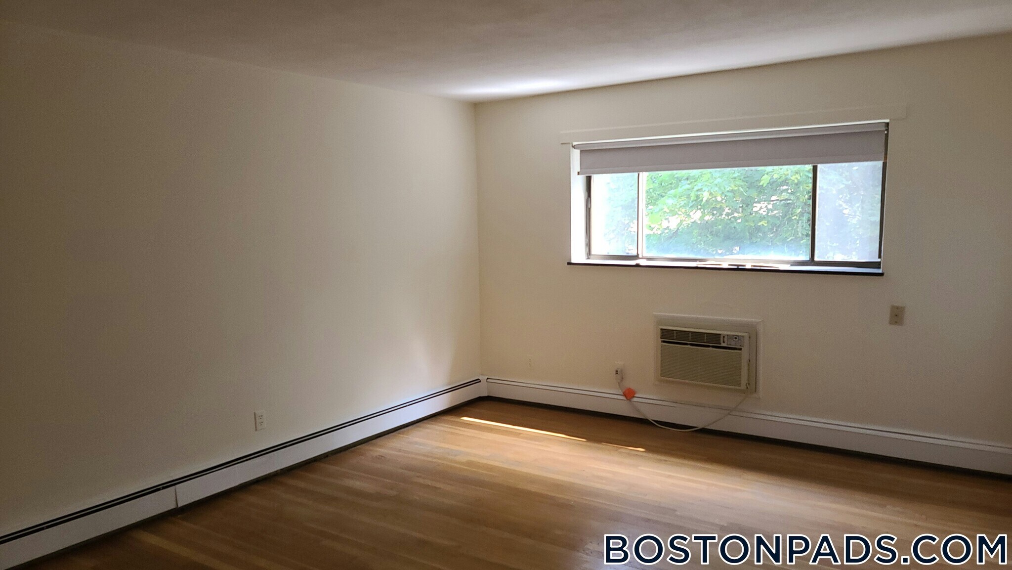 Building Photo - 8 Riverside St