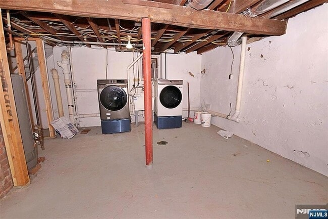 Building Photo - 34 Hilliard Ave