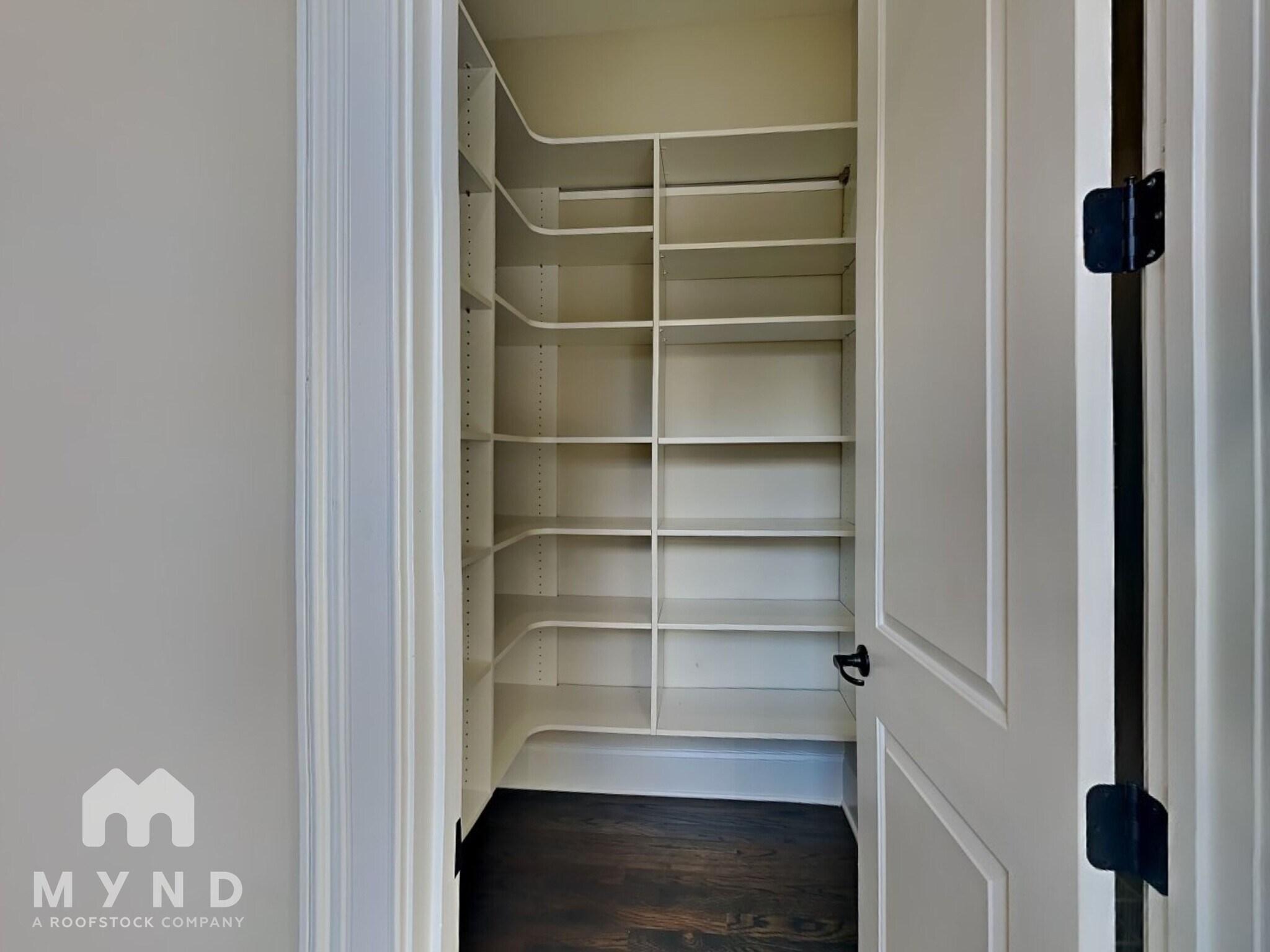 Building Photo - 2995 Manorview Ln