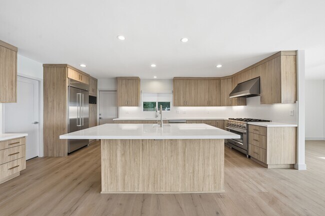 Building Photo - 5527 Burning Tree Dr