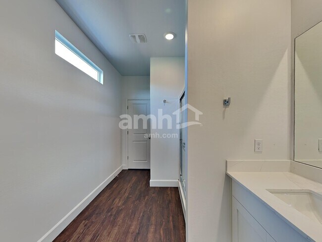 Building Photo - 17165 W Lawrence Ln