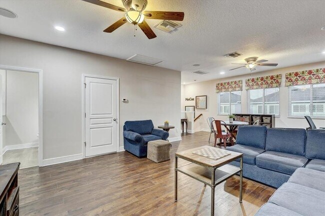 Building Photo - 7209 Meeting House Ln