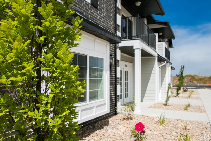 Building Photo - 1561 110 W