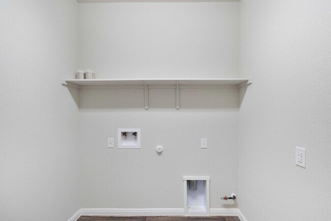 Building Photo - 1300 Anhalt Dr