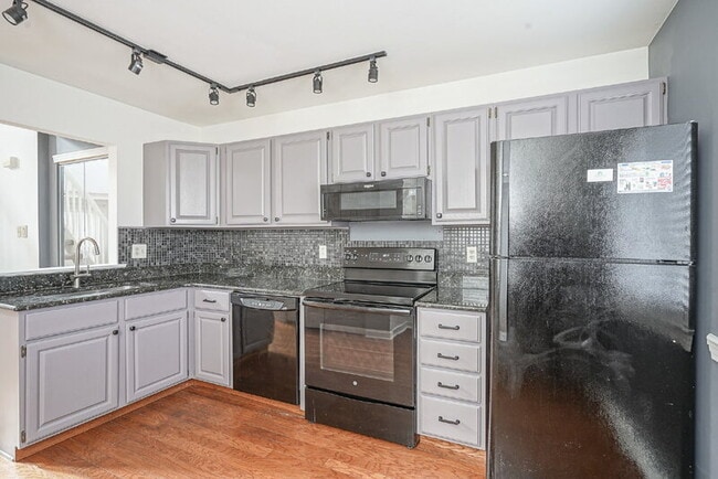 Building Photo - 2004 Augusta Cir