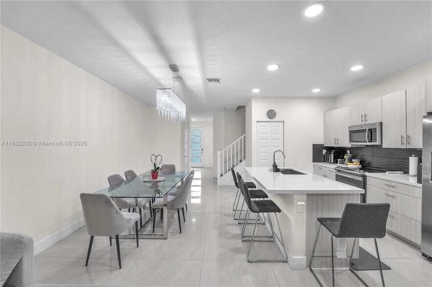 Building Photo - 15850 NW 91st Ct
