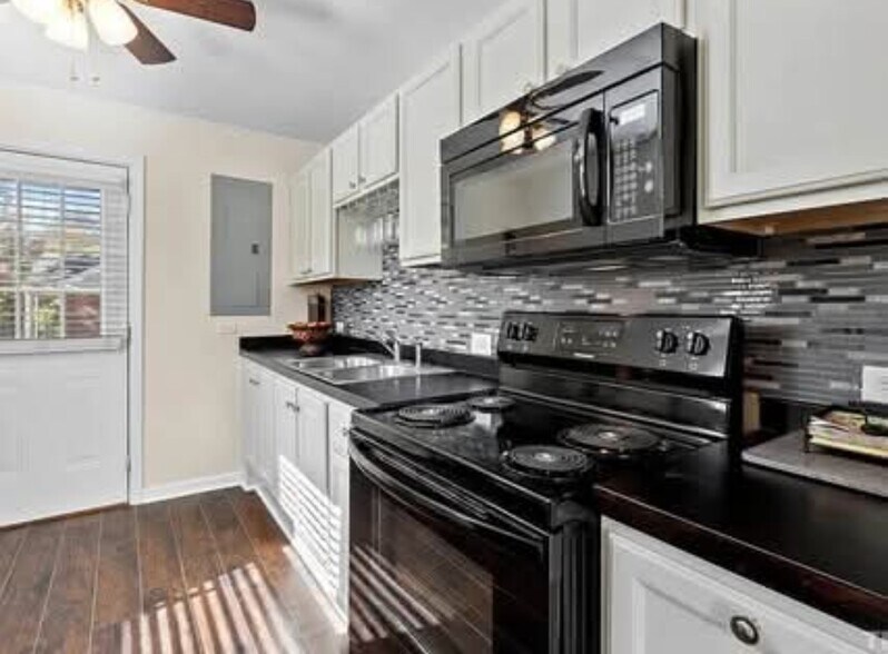Building Photo - 2506 White Oak Ave