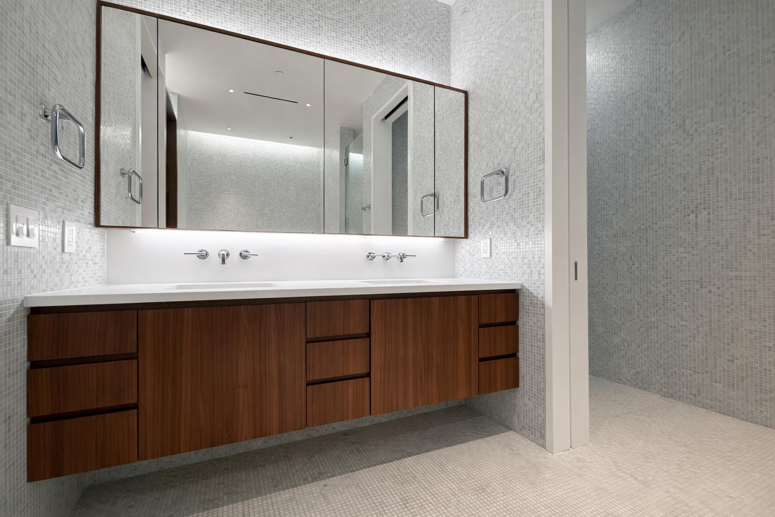 Building Photo - 54 Bleecker St