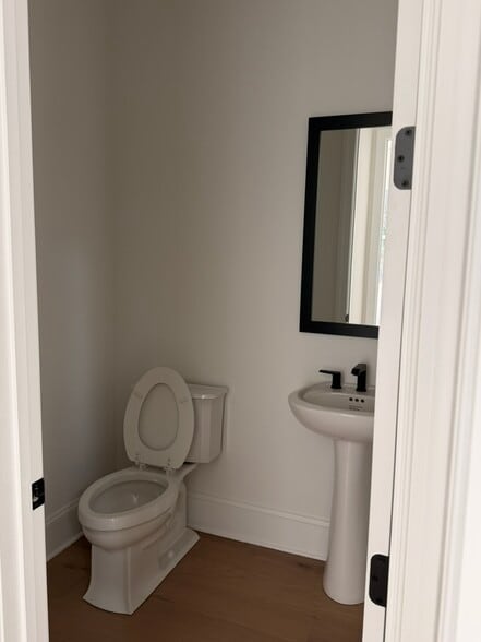 Powder room - 3465 Austin Michael Ln