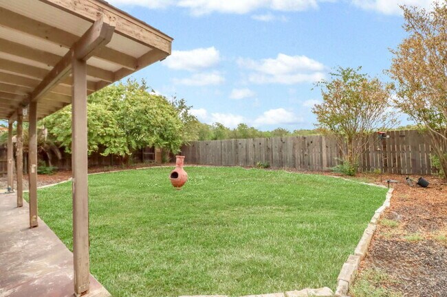 Building Photo - "Charming 3-Bedroom Home in San Antonio with Spacious 1530 sq ft Layout & 2 Full Baths!"