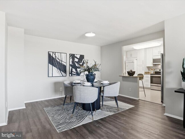 Building Photo - 1800 Old Meadow Rd