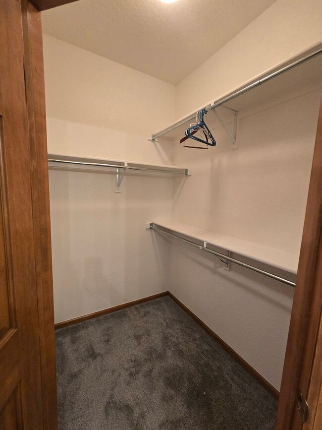 Building Photo - Bright and open Condo, walking distance to...