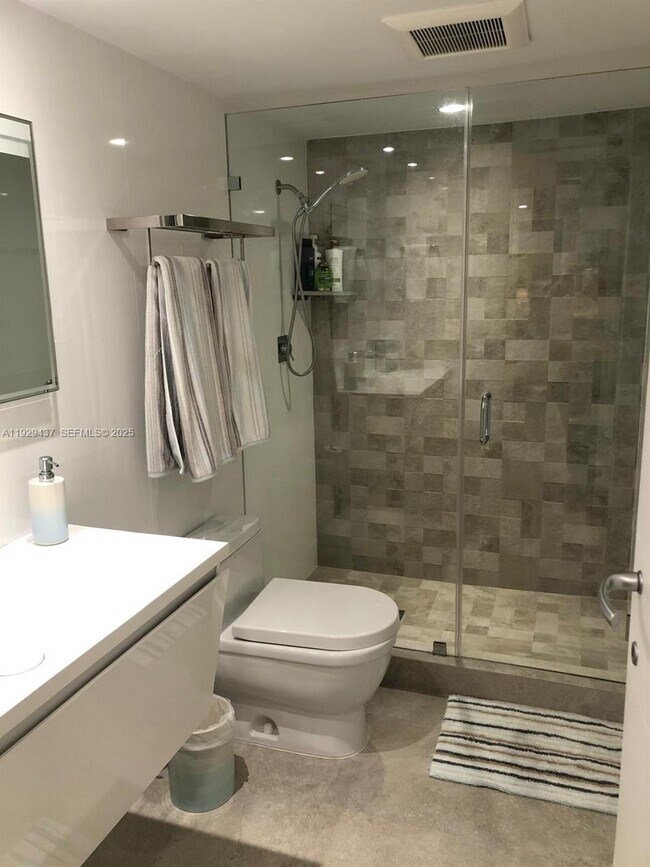 Building Photo - 8877 Collins Ave