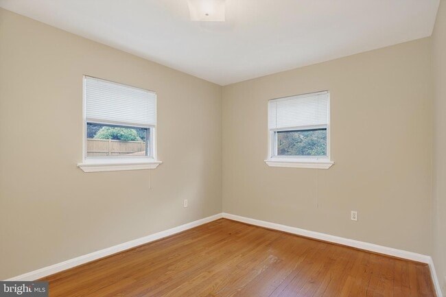 Building Photo - 5205 Saratoga Ave