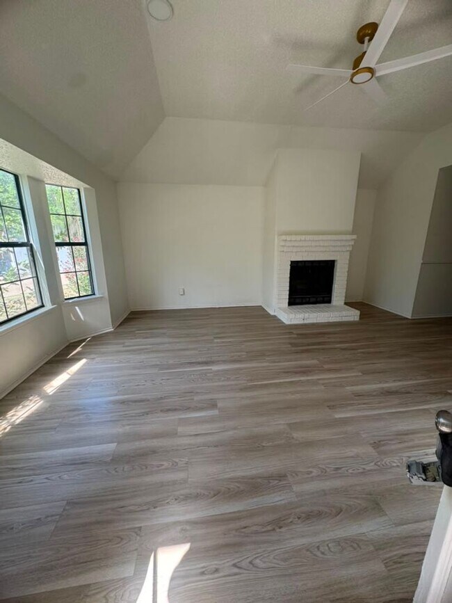 Building Photo - 1715 Windmill Ln