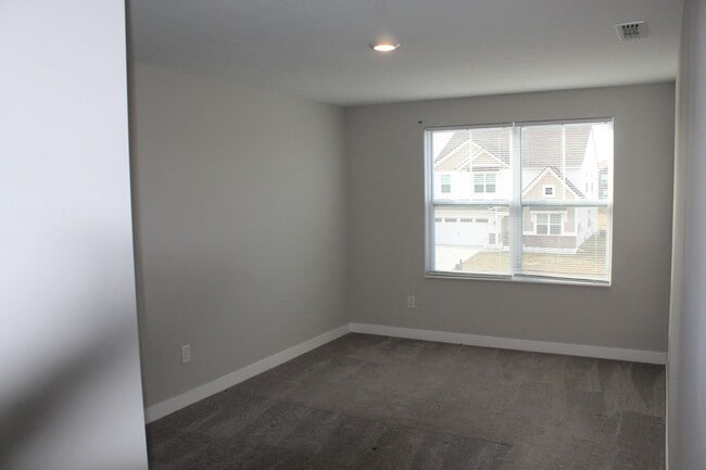 Building Photo - Spacious 5 BR Home in Avon Schools!