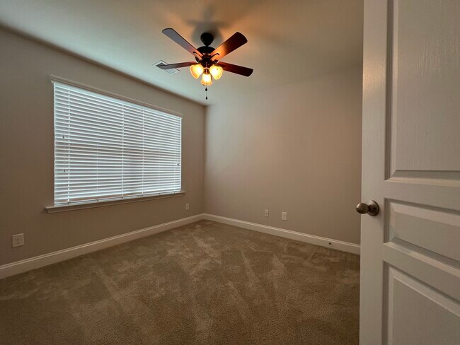 Building Photo - 229 Misty Knoll Ln