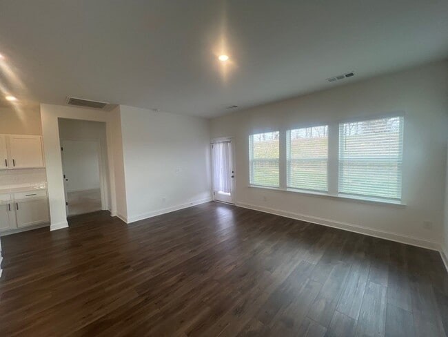 Building Photo - 312 Traywick Pl