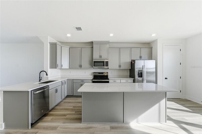 Building Photo - 15058 Grv Lk Dr