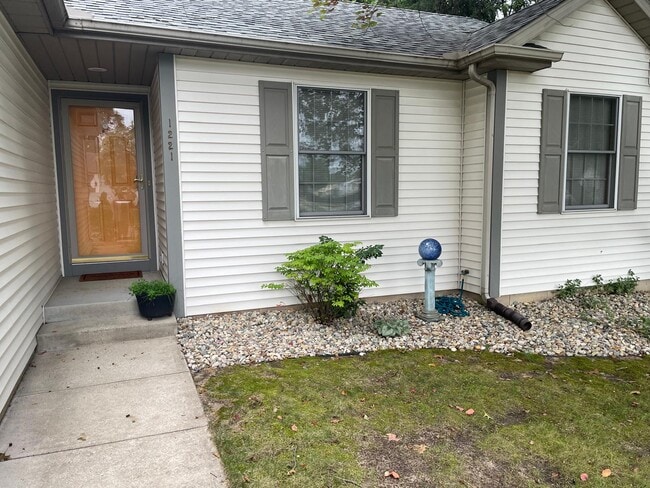 Building Photo - 1221 Alex Way