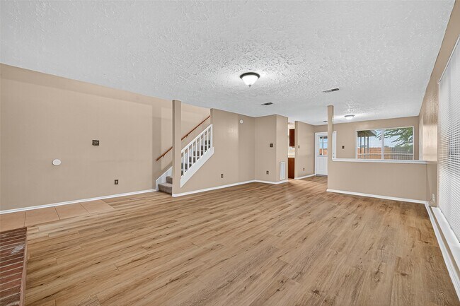 Building Photo - 1926 Woodland Hills Dr