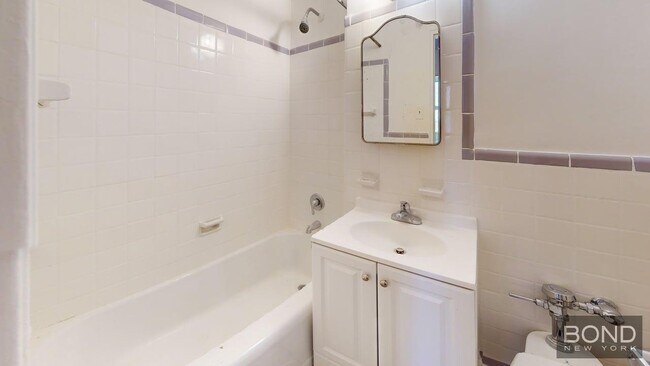 Building Photo - 240 E 35th St