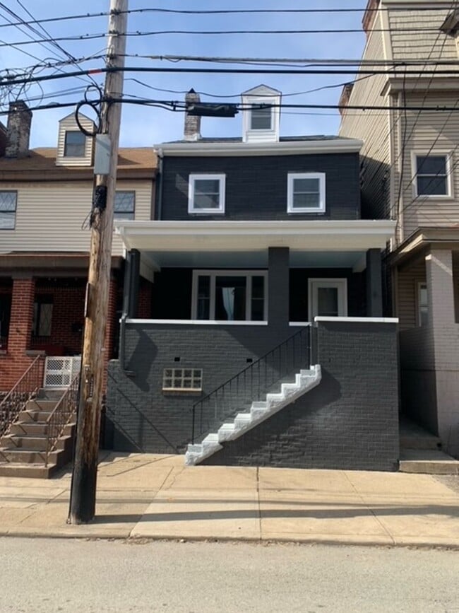 Building Photo - Beautiful 2 bedroom 2 bathroom home in the heart of Bloomfield.