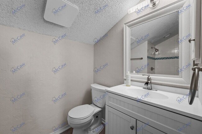 Building Photo - 5590 Spring Valley Rd