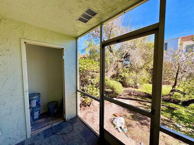 Building Photo - 371 S McMullen Booth Rd