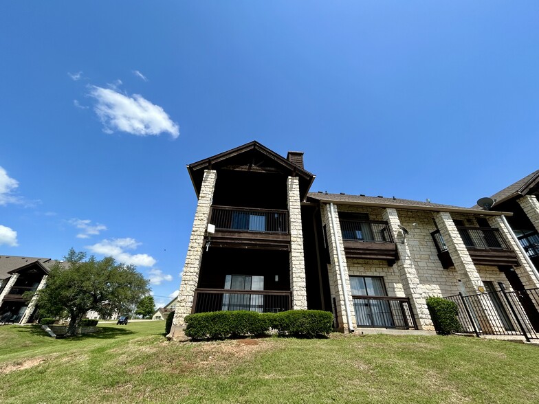 Building Photo - 26035 Heartwood Dr