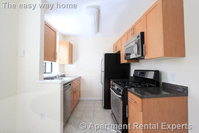 Building Photo - 60 Brattle St