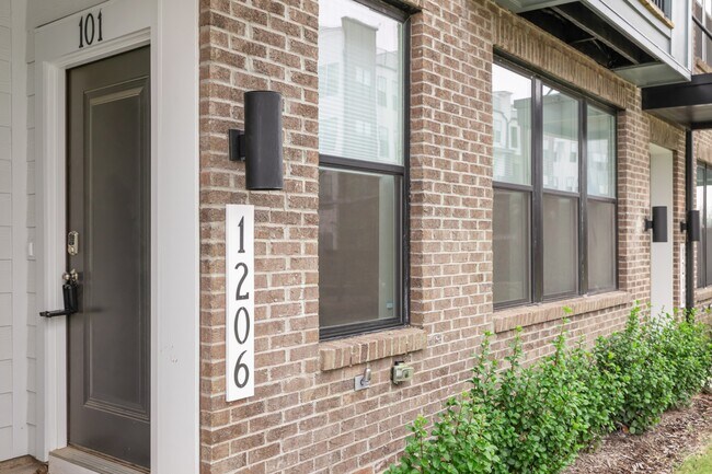 Building Photo - 1206 Coach Sta Aly