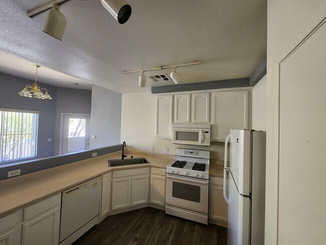 Building Photo - Cozy Condo in the Heart of Green Valley