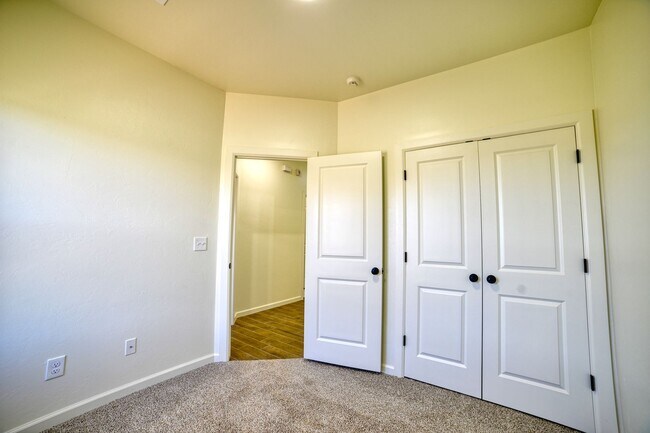 Building Photo - Brand New Home in Washington!