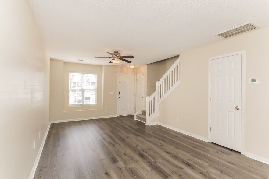 Building Photo - 17113 Greenlawn Hills Ct