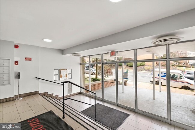 Building Photo - 5801 Quantrell Ave