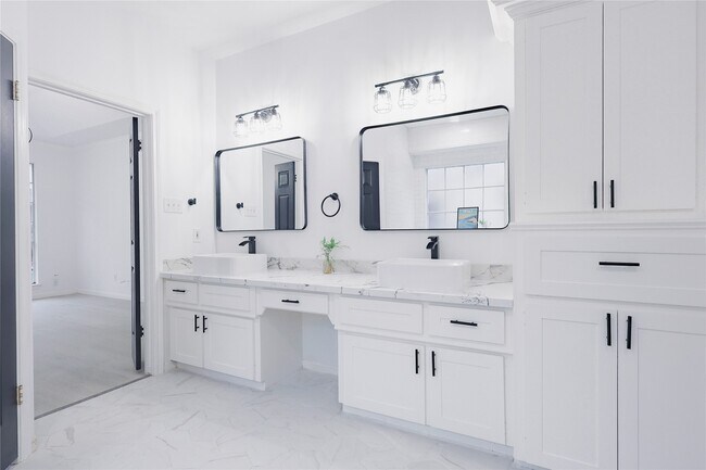 Building Photo - 17527 Sandy Cliffs Dr