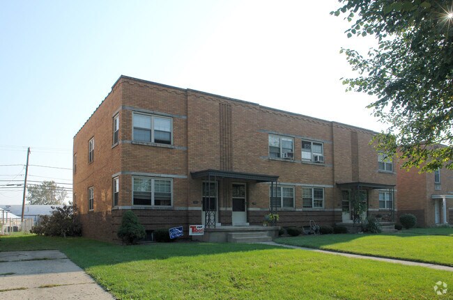 Building Photo - 970-976 Northwest Blvd
